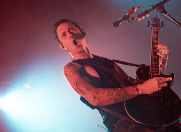 Trivium review heavy metal headba ngers just wanna have fun